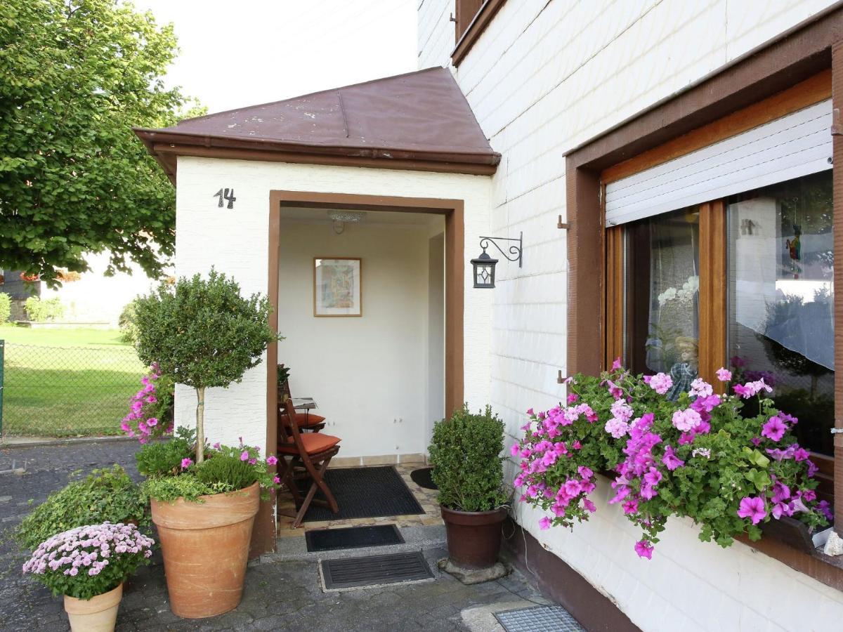 Apartment With Terrace And Pool In The Garden Pracht Buitenkant foto
