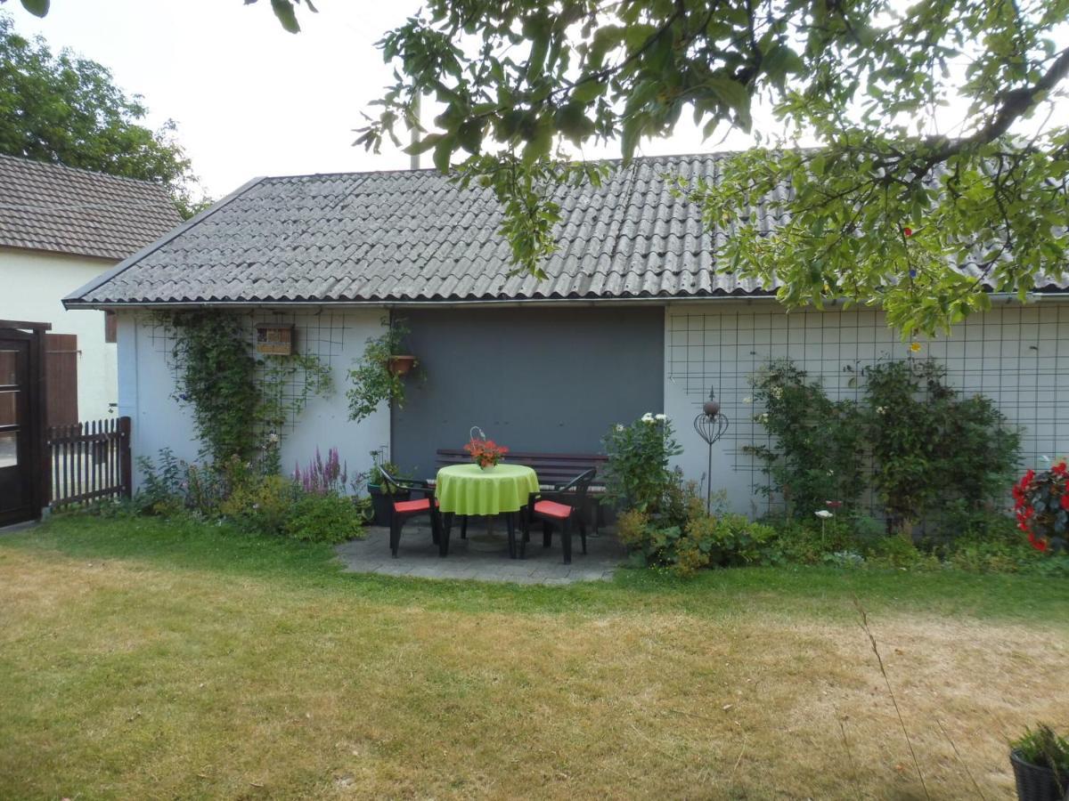 Apartment With Terrace And Pool In The Garden Pracht Buitenkant foto