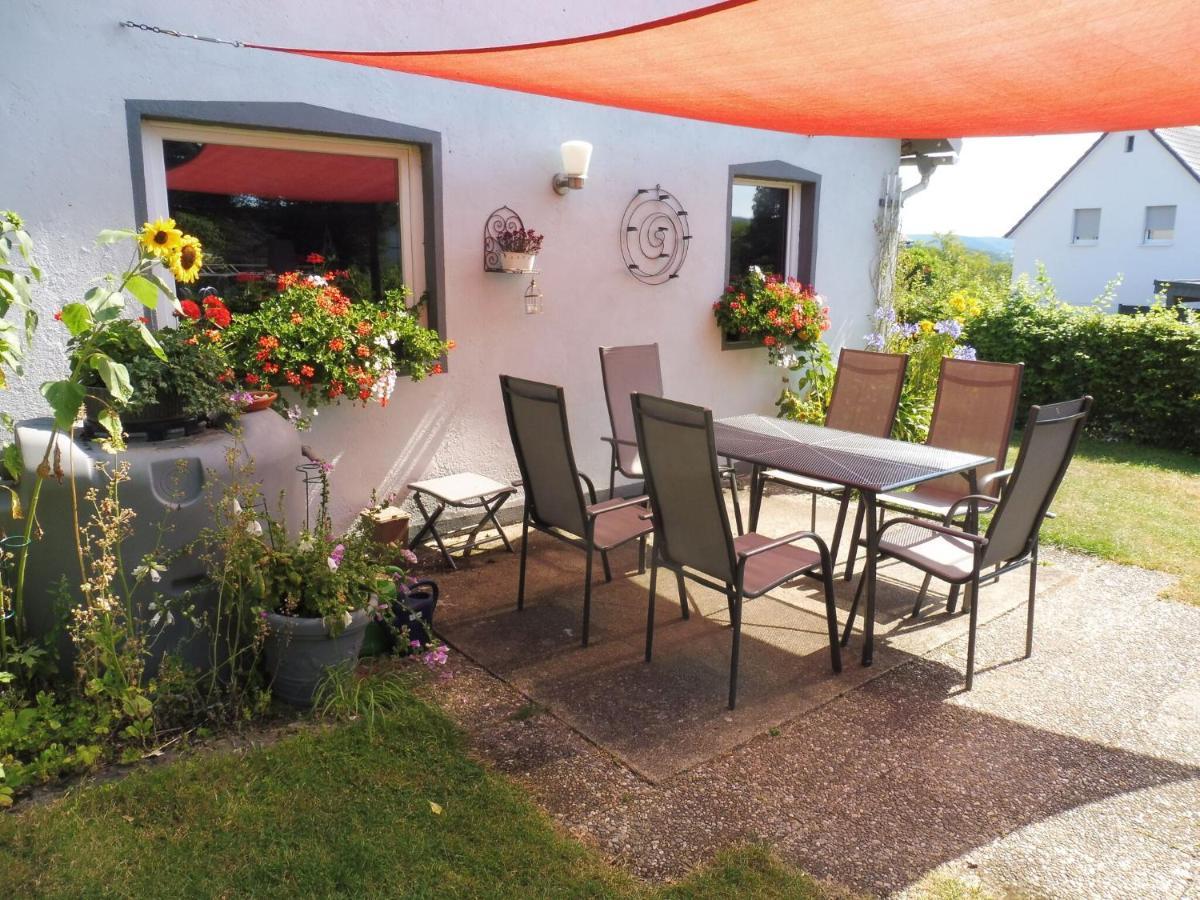 Apartment With Terrace And Pool In The Garden Pracht Buitenkant foto